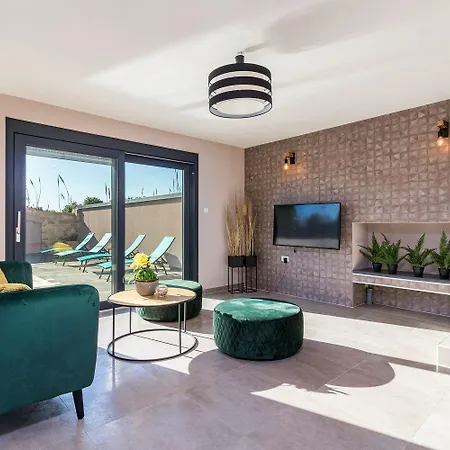 Luxurioese Mit Privatem Pool Und Sonnenterrasse Сasa de vacaciones