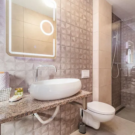 Luxurioese Mit Privatem Pool Und Sonnenterrasse