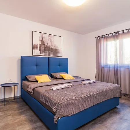 Luxurioese Mit Privatem Pool Und Sonnenterrasse Сasa de vacaciones *