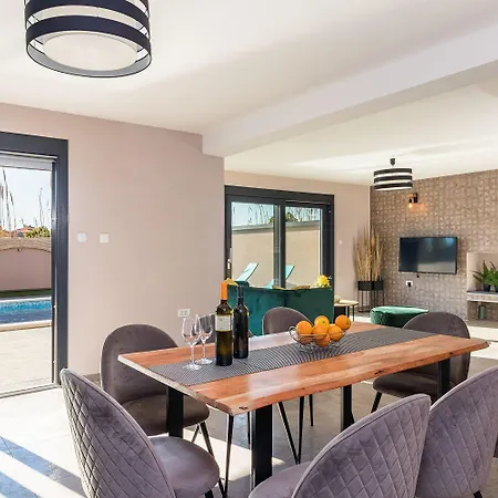 Casa de Férias Luxurioese Mit Privatem Pool Und Sonnenterrasse *