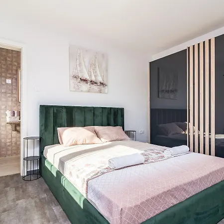 Luxurioese Mit Privatem Pool Und Sonnenterrasse *