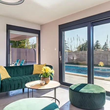 Luxurioese Mit Privatem Pool Und Sonnenterrasse Сasa de vacaciones Valbandon