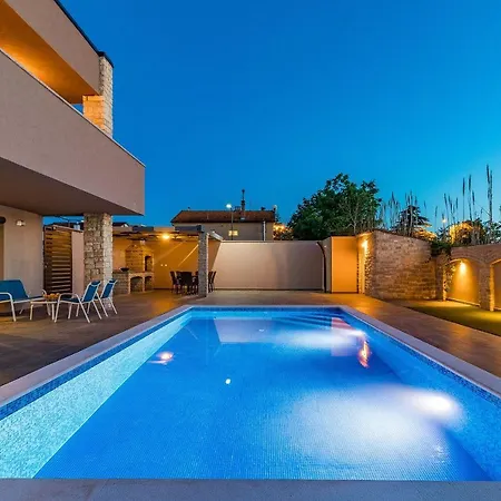 Vakantiehuis Luxurioese Mit Privatem Pool Und Sonnenterrasse *