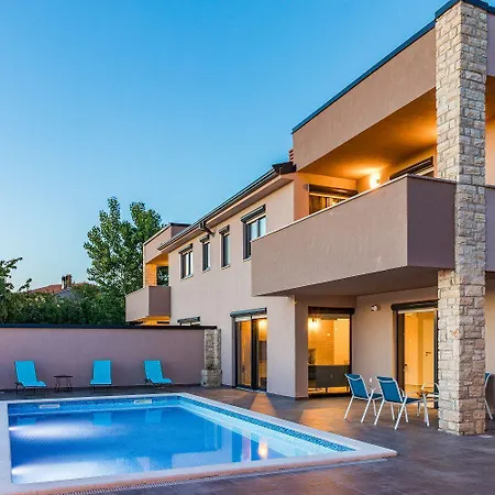 Dom wakacyjny Luxurioese Mit Privatem Pool Und Sonnenterrasse