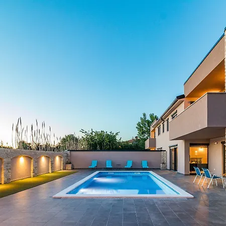 Dom wakacyjny Luxurioese Mit Privatem Pool Und Sonnenterrasse