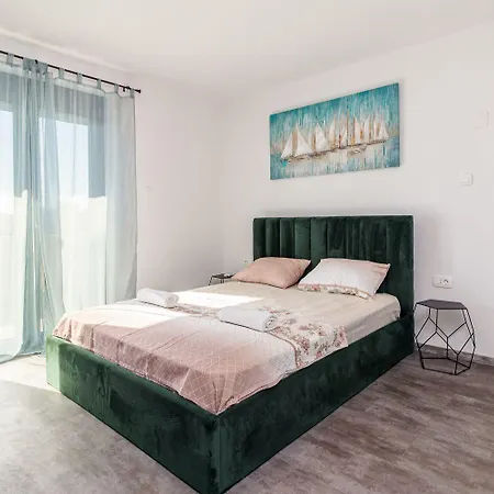Luxurioese Mit Privatem Pool Und Sonnenterrasse Dom wakacyjny