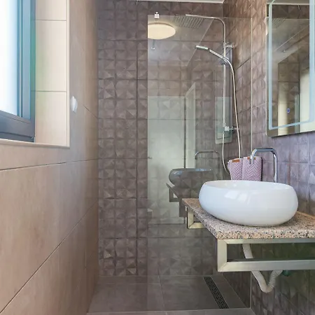 Luxurioese Mit Privatem Pool Und Sonnenterrasse *