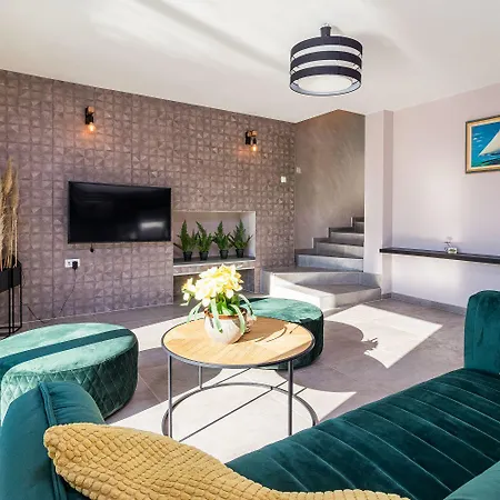Luxurioese Mit Privatem Pool Und Sonnenterrasse Vakantiehuis