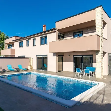 Luxurioese Mit Privatem Pool Und Sonnenterrasse *