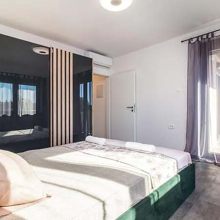 Luxurioese Mit Privatem Pool Und Sonnenterrasse * Valbandon