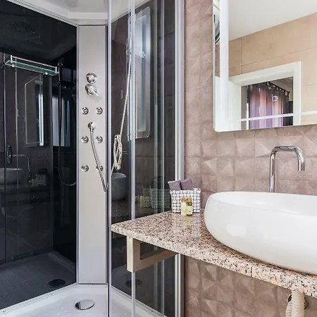 Luxurioese Mit Privatem Pool Und Sonnenterrasse Valbandon